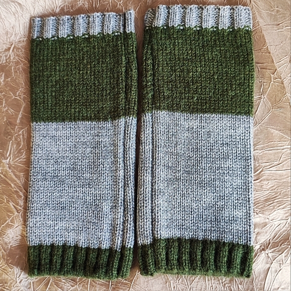 Fingerless Gloves Thumb Holes Olive Green Gray Embroidered Birds Mittens NEW - Picture 2 of 10